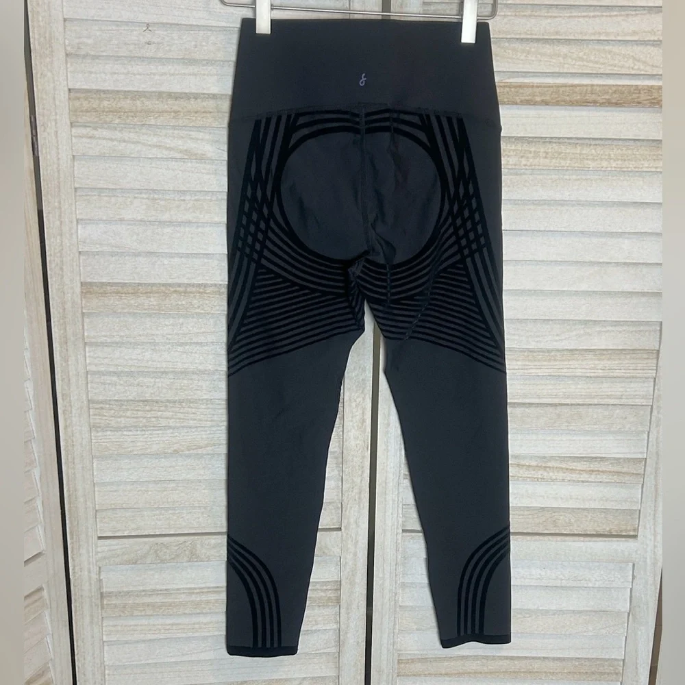 Fanka Body Sculpt High-Waisted Leggings. Size XS - Picture 7 of 10